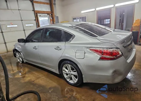 2015 Nissan Altima 2.5 из США, поврежденный, VIN 1N4AL3AP6FC100979